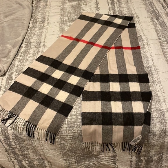 burberry check cashmere scarf - Picture 1 of 8